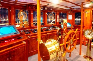 DELPHINE - Pilot House